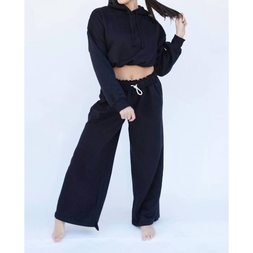 NEW FALCON PARK hunter cropped hoodie in black